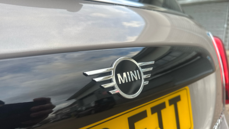 MINI Hatchback 1.5 Cooper Exclusive 3dr Auto Petrol Hatchback